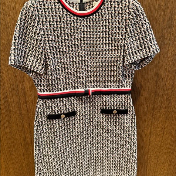 Elegant Black and White Tweed Dress - Picture 3 of 9